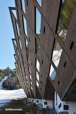 Les Arcs 1600, station de ski ,Immeuble La Cachette, architecte Charlotte Perriand, sports d\'hiver